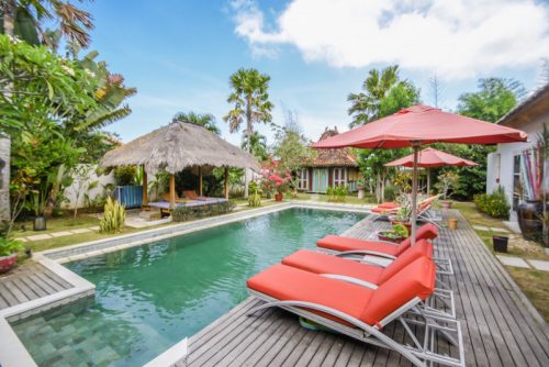 Bali holiday villas with outdoor private poll and relax chair