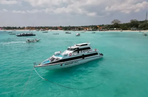 Boat transfer to Nusa Lembongan