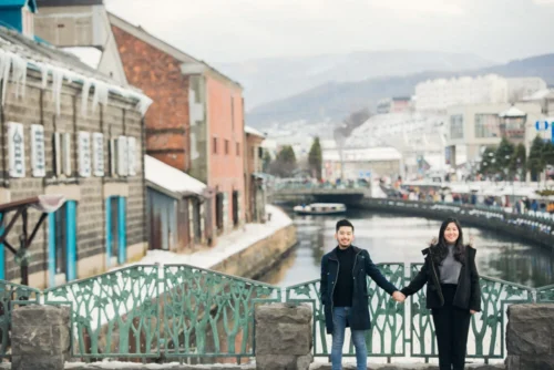 couple otaru canal hokkaido