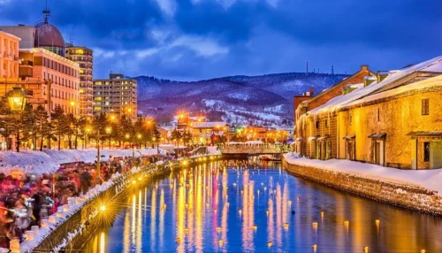 couole otaru canal-hokkaido